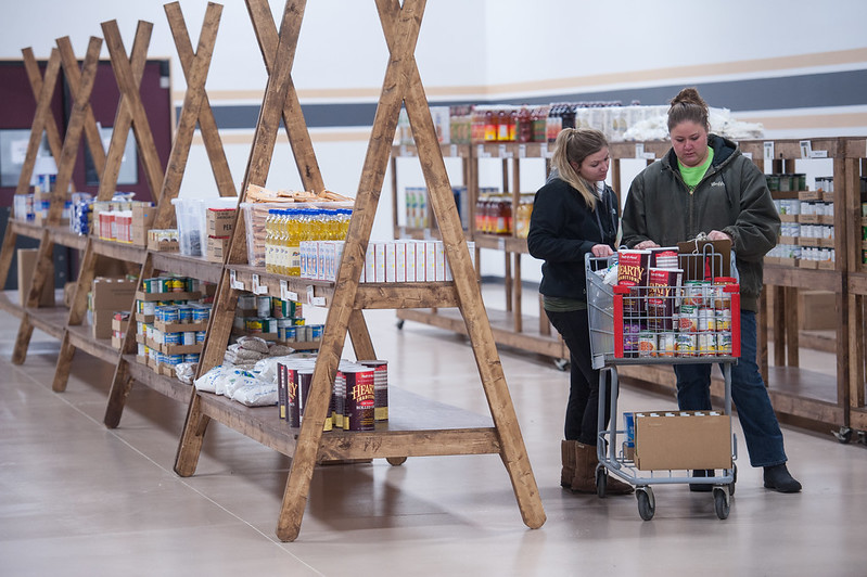 Clients at Spirit Lake Nation Food Distribution Program in 2016. (Photo credit/ Don Hamilton for USDA)