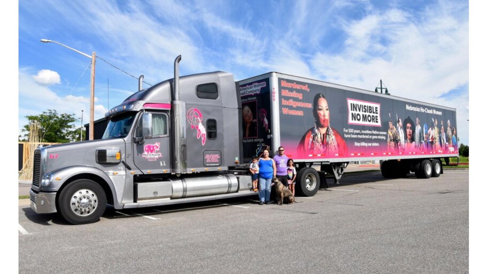Elizabeth Johnson with her son and grandchildren Bruno Jr., Bruno Sr, Ximena and her dog Delilah standing by her semi-truck. Photo by Belen Ward