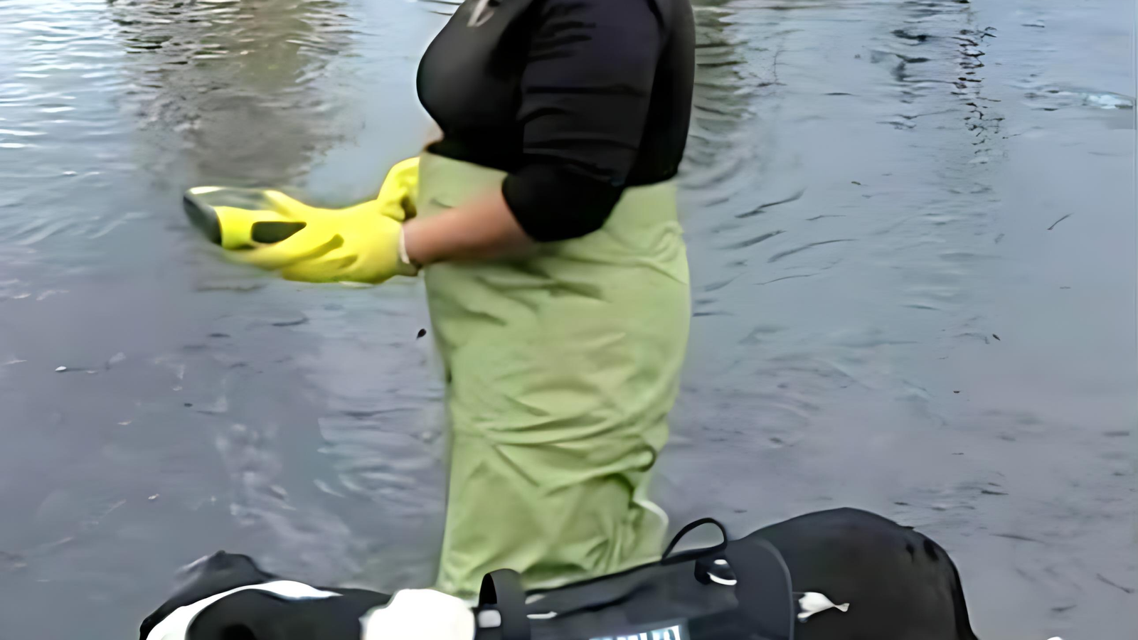 Kimberly Lining, of MMIW Search and Hope Alliance, takes the AquaEye Pro out onto the Umatilla River, accompanied by her dog, Picklesworth on Sunday, Nov. 2, 2025. Lining says she’s training her dog to be a scent/cadaver dog.